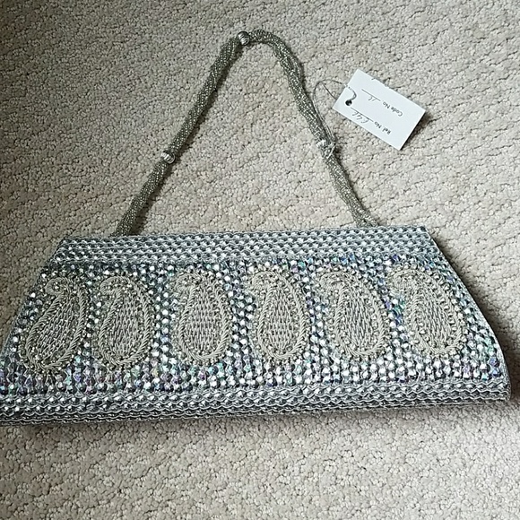 NWT Embroidered Clutch - Picture 3 of 8